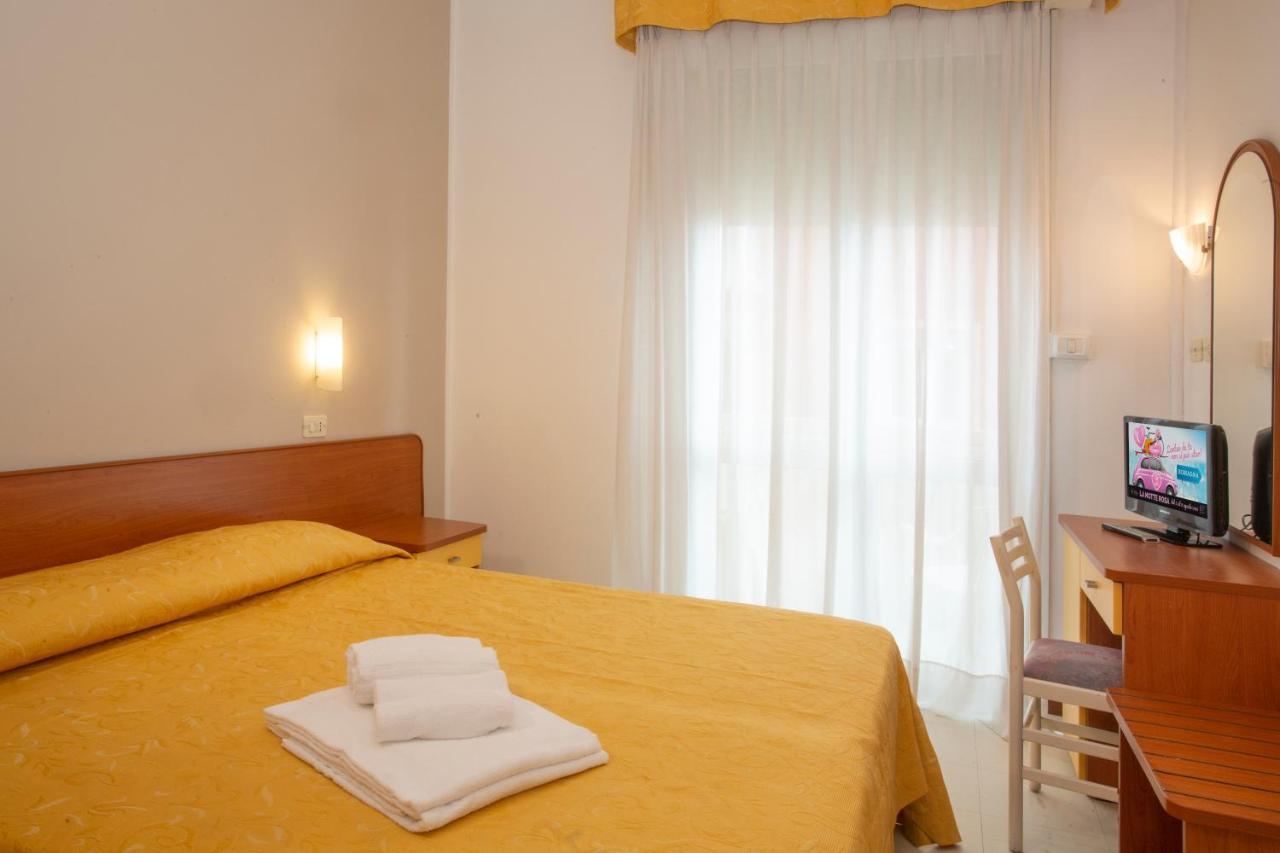 Hotel Carnaby Rimini Exterior foto