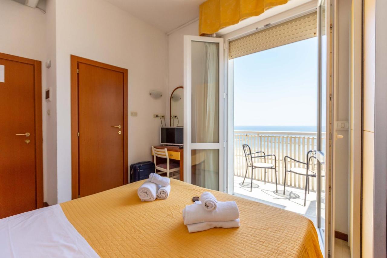 Hotel Carnaby Rimini Exterior foto