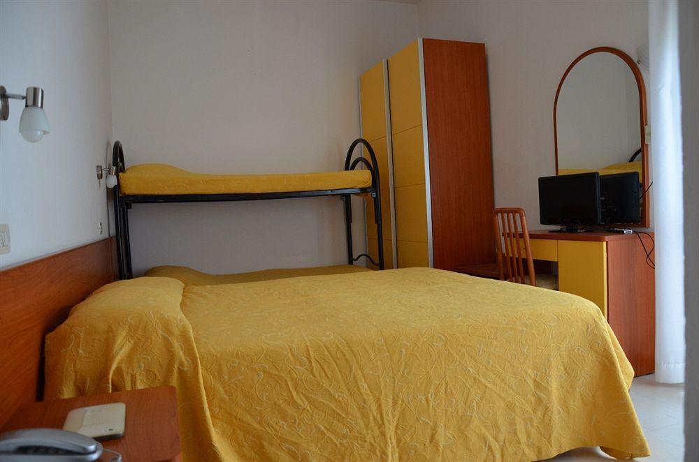 Hotel Carnaby Rimini Exterior foto