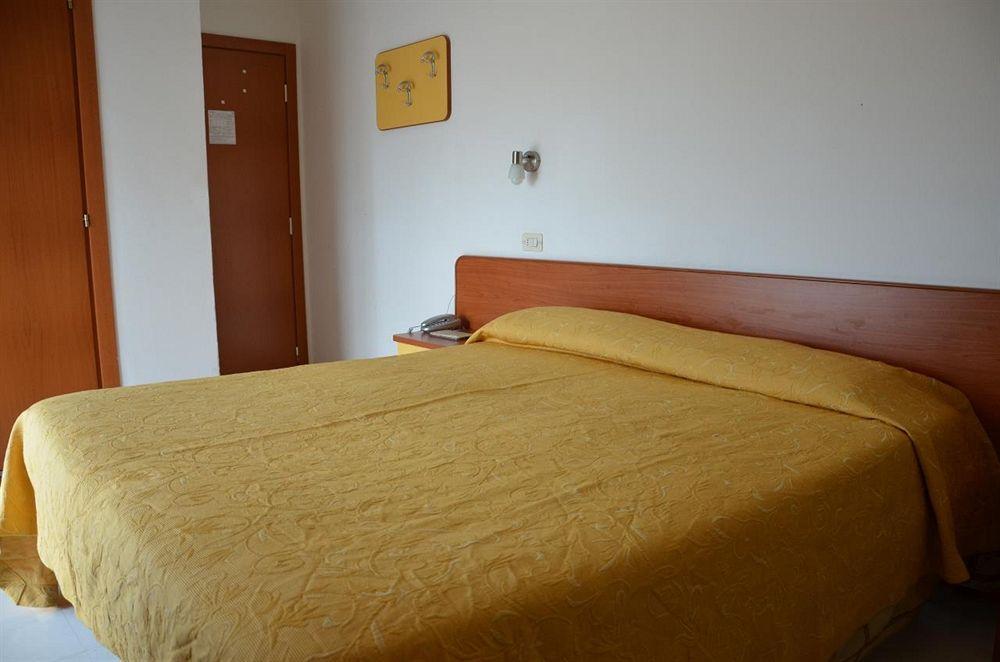 Hotel Carnaby Rimini Exterior foto