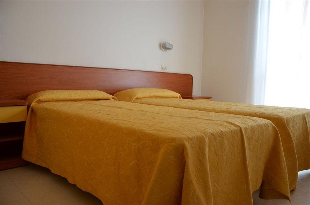Hotel Carnaby Rimini Exterior foto