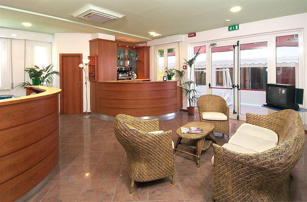 Hotel Carnaby Rimini Exterior foto