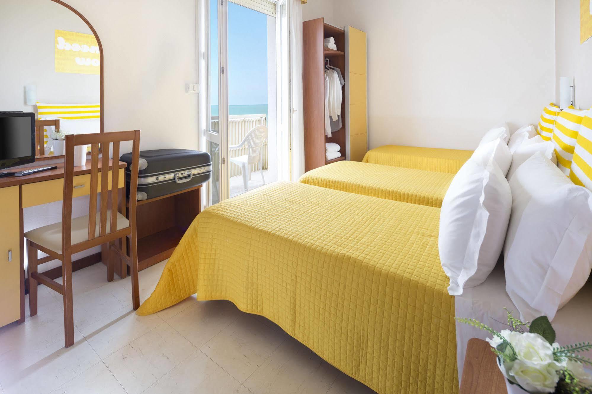 Hotel Carnaby Rimini Exterior foto